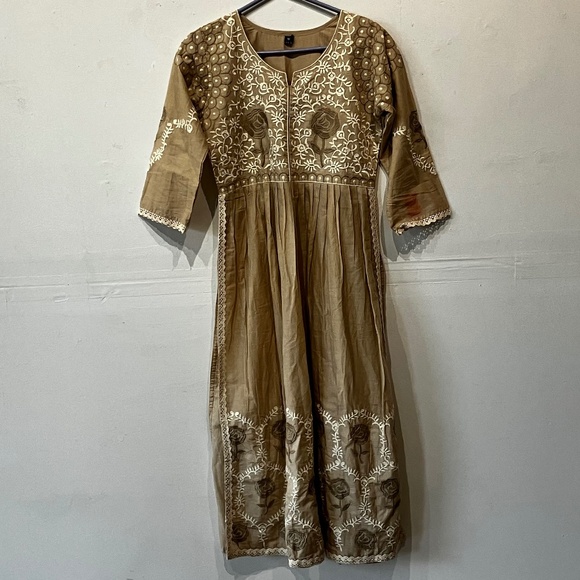 Tops - Tan and Cream embroidered tunic top